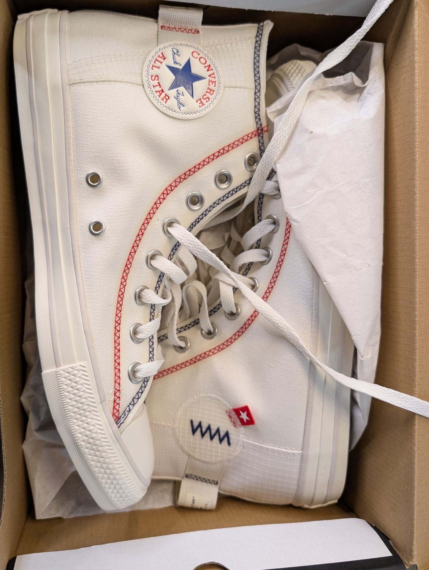 Unisex White Converse Size M9/W11/UK9