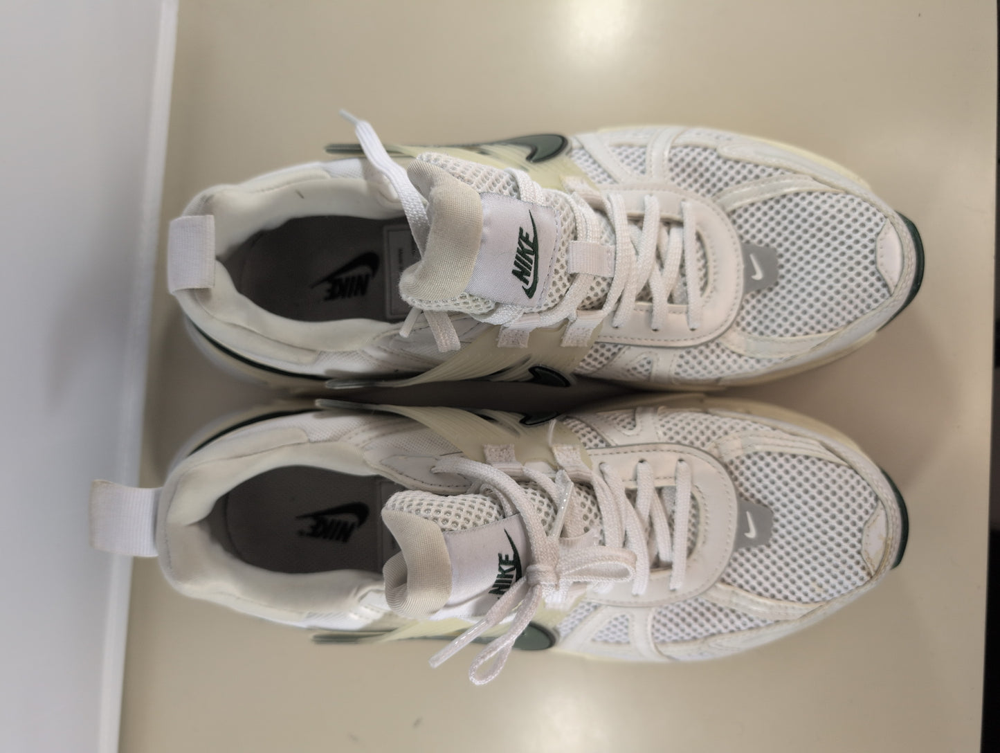 Nike Zoom Vomero 5 Sneakers US10 UK7. 5